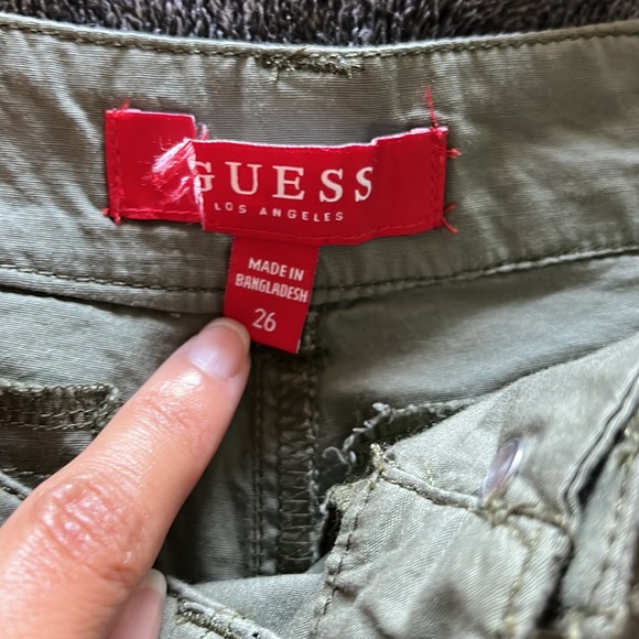 NWT GUESS wycnd short army green w gold buttons 26 - Picture 4 of 7